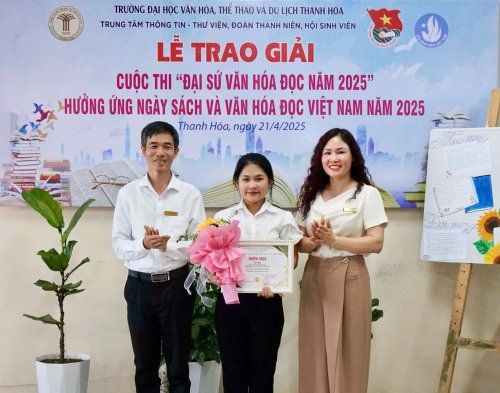 1. Trao Giai Nhat cuoc thi.jpg